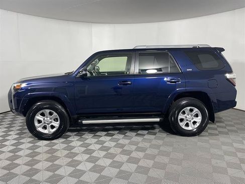 Certified 2018 Toyota 4Runner SR5 Premium AWD/4WD image 4