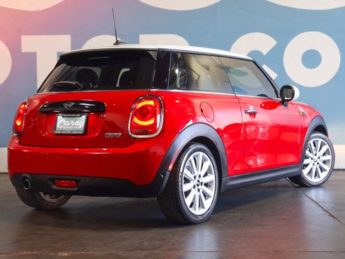 Used 2019 MINI Cooper 2-Door Hardtop image 28