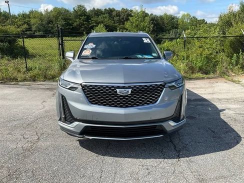Used 2024 Cadillac XT6 Luxury FWD image 2