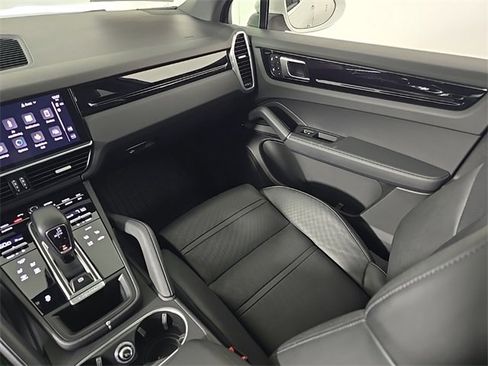 Certified 2022 Porsche Cayenne image 24