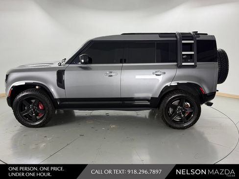 Used 2022 Land Rover Defender 110 X-Dynamic SE AWD/4WD image 9