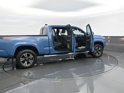 Used 2019 Toyota Tacoma TRD Sport AWD/4WD image 26