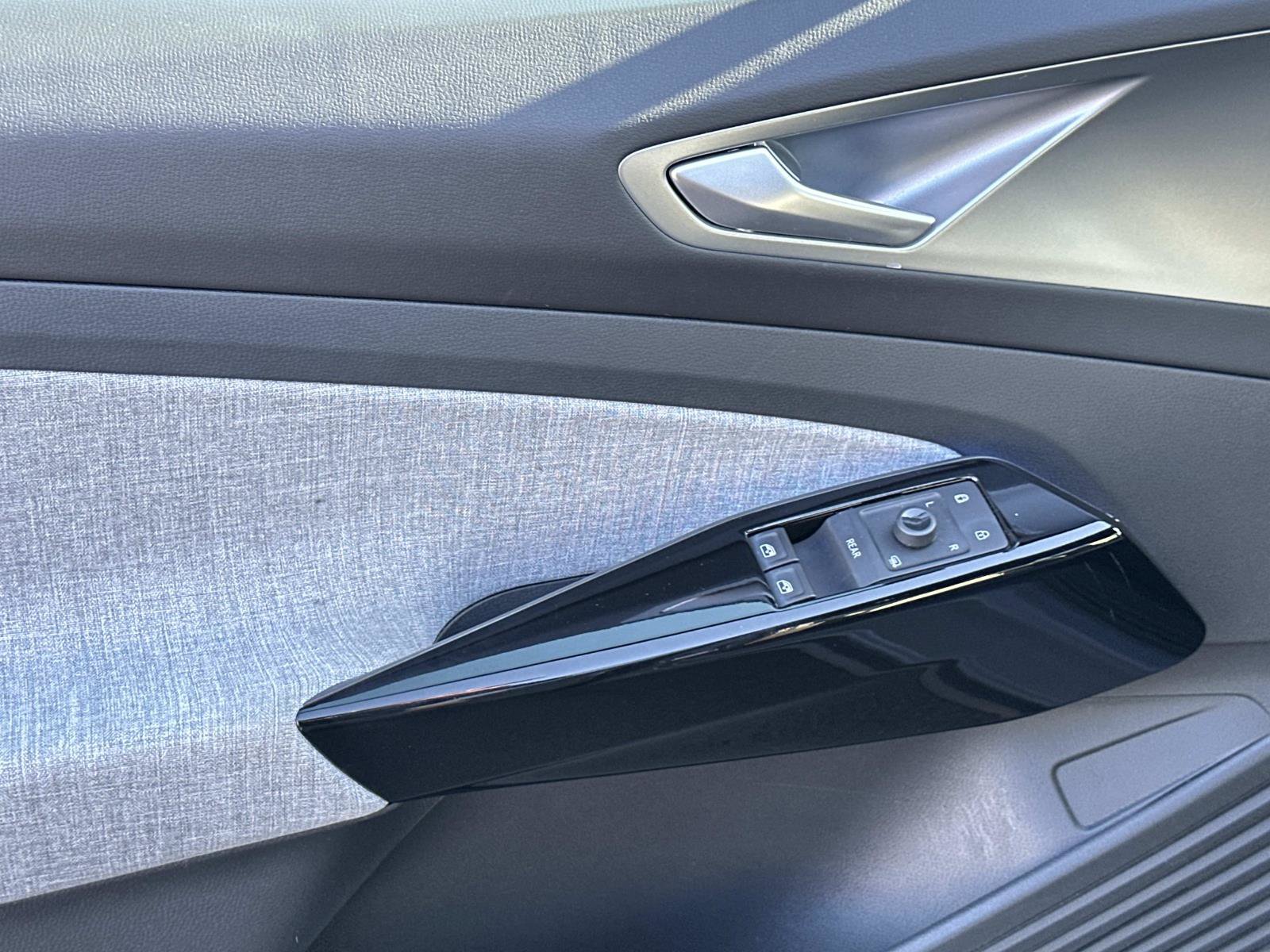 Certified 2023 Volkswagen ID.4 Pro RWD image 19