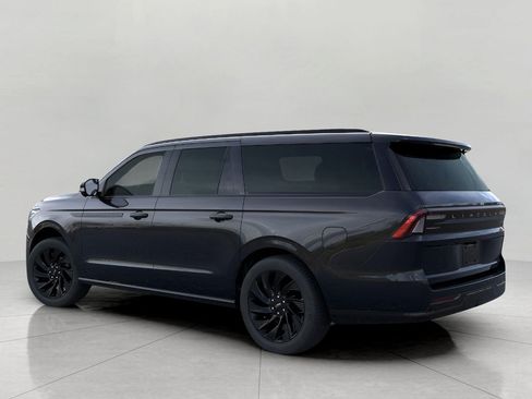 New 2026 Lincoln Navigator L Reserve w/ Jet Appearance Package AWD/4WD image 4