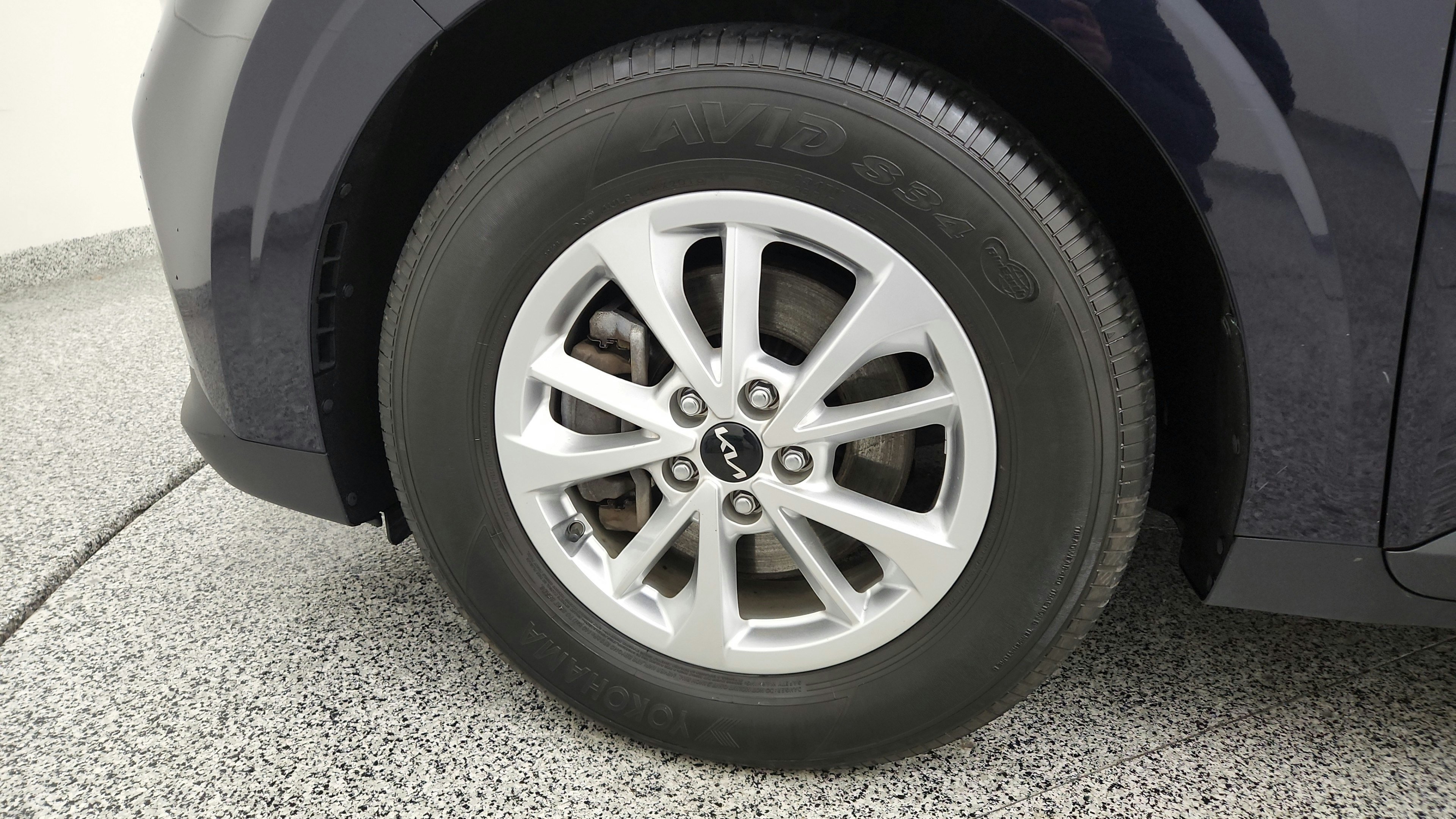 Used 2022 Kia Carnival LX FWD image 20