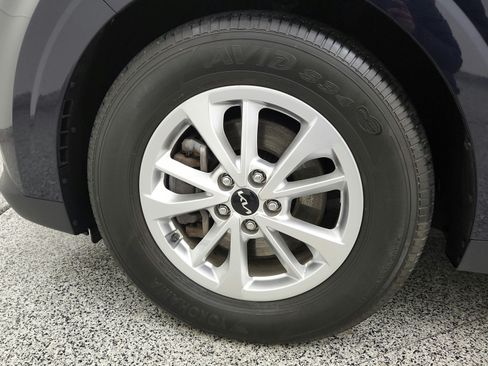 Used 2022 Kia Carnival LX FWD image 20