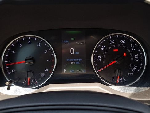 Used 2022 Toyota RAV4 LE AWD/4WD image 18