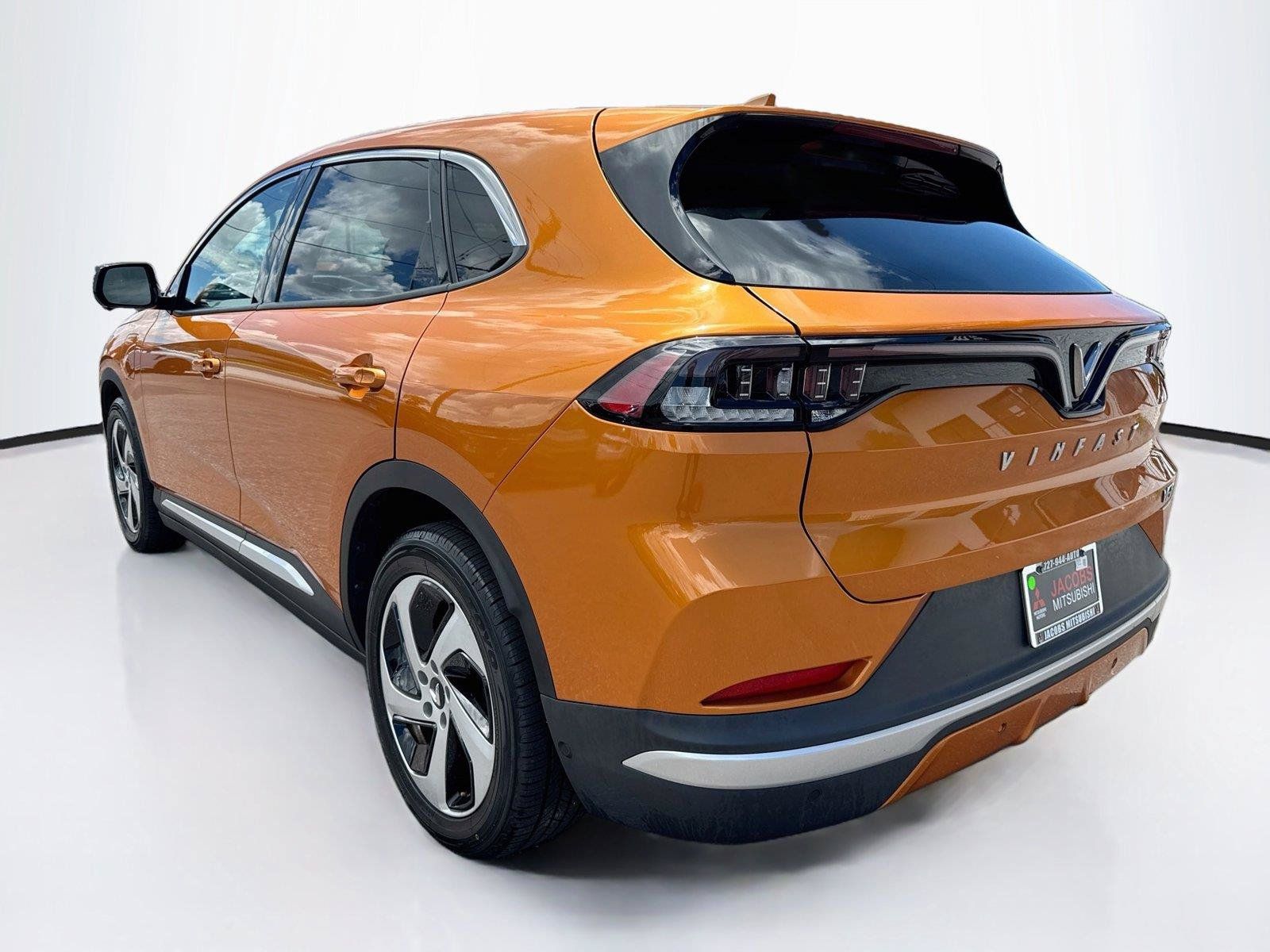 Used 2024 VinFast VF 8 Eco AWD/4WD image 3