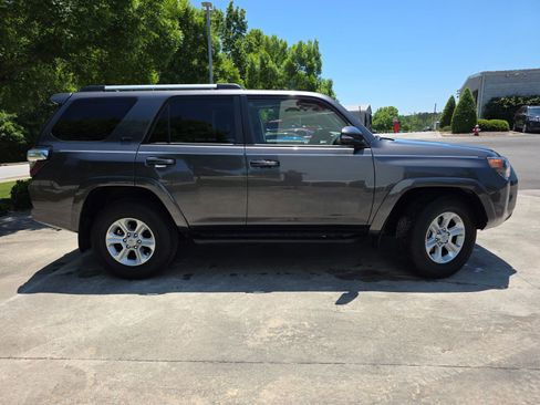 Used 2022 Toyota 4Runner SR5 Premium w/ Moonroof Package RWD image 2