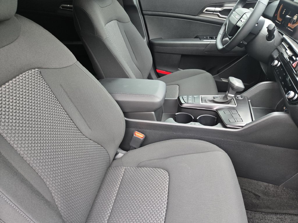 New 2026 Kia Sportage LX FWD image 12