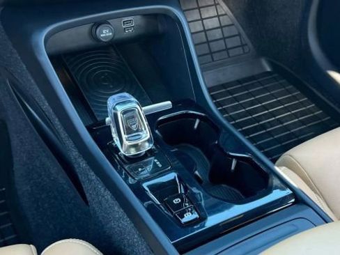 Used 2019 Volvo XC40 T5 Inscription image 36