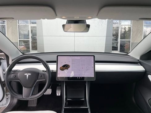 Used 2018 Tesla Model 3 Long Range image 10