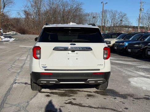 Used 2022 Ford Explorer XLT w/ Equipment Group 202A AWD/4WD image 26