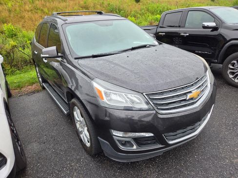 Used 2016 Chevrolet Traverse LT w/ Style and Technology Package FWD image 3
