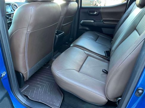 Used 2016 Toyota Tacoma Limited image 16