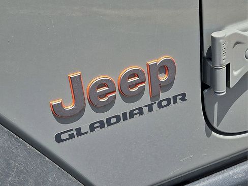 Used 2021 Jeep Gladiator Mojave w/ Safety Group AWD/4WD image 13