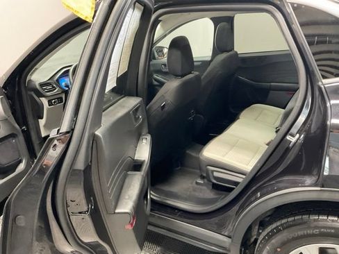 Used 2023 Ford Escape Active w/ Tech Pack #1 AWD/4WD image 19