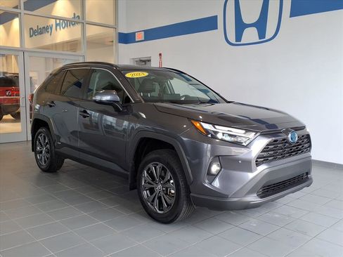 Used 2023 Toyota RAV4 XLE Premium image 1