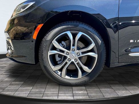 New 2026 Chrysler Pacifica Pinnacle AWD/4WD image 11