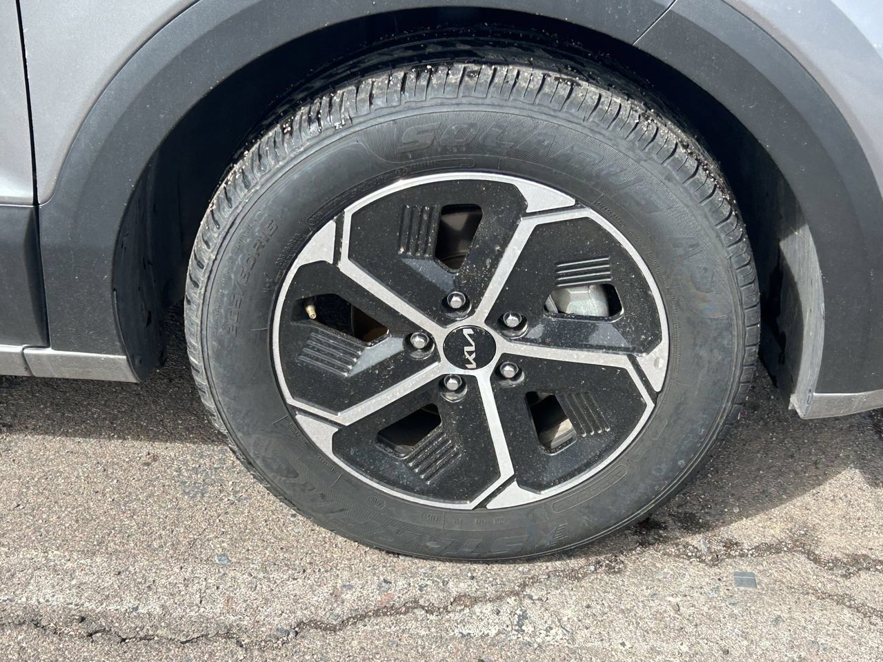 Used 2023 Kia Niro LX FWD image 8