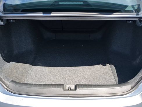 Used 2018 Honda Accord EX image 9