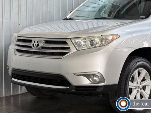 Used 2013 Toyota Highlander SE image 3
