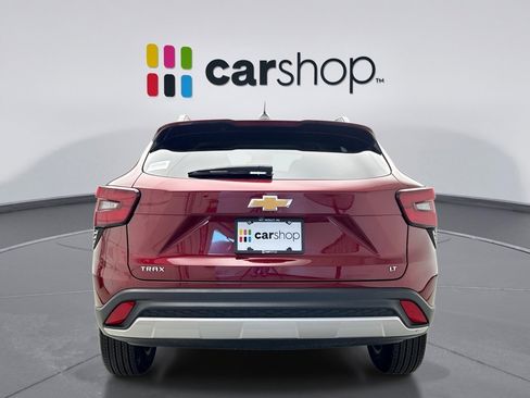 Used 2025 Chevrolet Trax LT FWD image 4