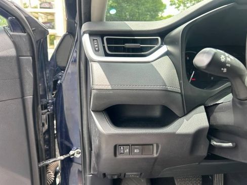 Used 2025 Toyota RAV4 XLE FWD image 29