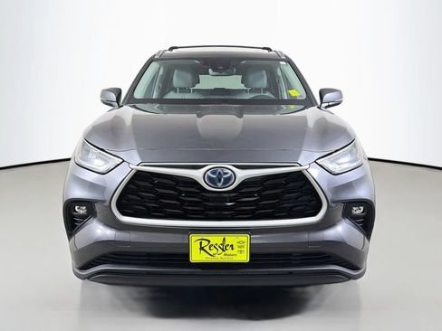 Used 2020 Toyota Highlander XLE AWD/4WD image 2