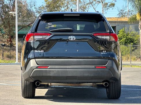 Used 2025 Toyota RAV4 LE image 4