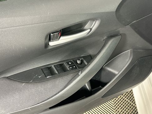 Used 2020 Toyota Corolla LE FWD image 15