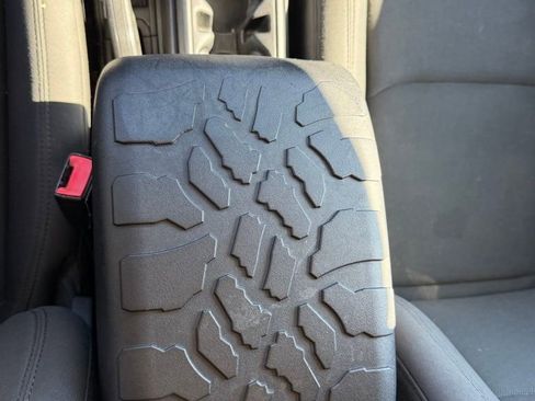 Used 2020 Jeep Wrangler Unlimited Sahara image 16