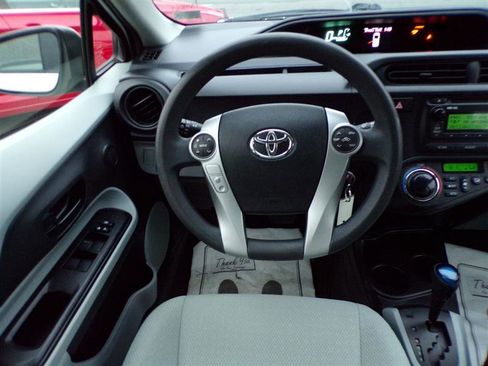 Used 2014 Toyota Prius C Four image 31