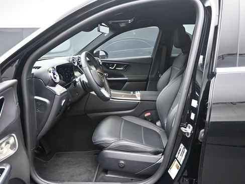 Used 2025 Mercedes-Benz GLC 300 image 17