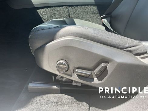 Certified 2025 Volvo XC60 B5 Core image 29