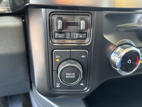 New 2026 Ford F250 Lariat w/ Black Appearance Package image 30