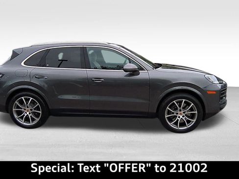 Used 2025 Porsche Cayenne image 41