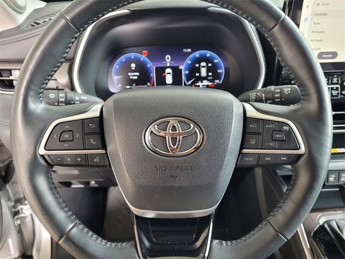 Used 2023 Toyota Highlander Limited image 22