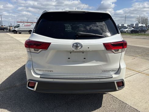 Used 2017 Toyota Highlander Limited w/ Protection Package #3 image 4