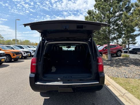 Used 2017 Chevrolet Suburban Premier AWD/4WD image 8