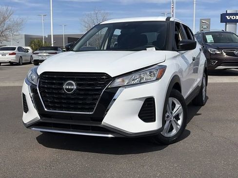 Used 2025 Nissan Kicks Play S image 3