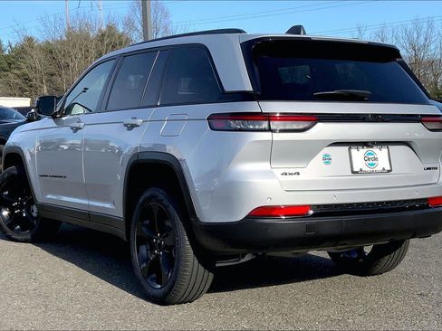 Certified 2024 Jeep Grand Cherokee Limited w/ Black Appearance Package image 11