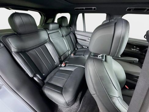 Certified 2025 Land Rover Range Rover SE image 29