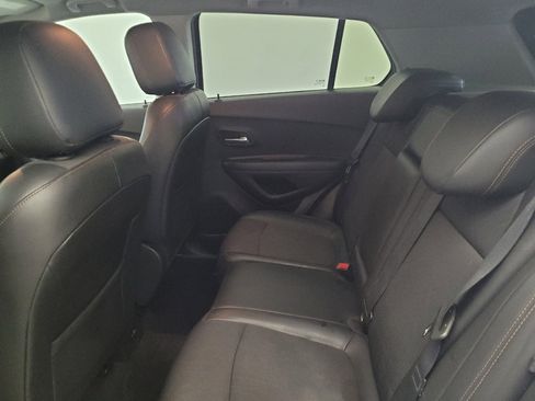 Used 2020 Chevrolet Trax LT w/ LT Convenience Package FWD image 18