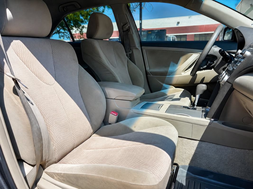 Used 2010 Toyota Camry LE FWD image 12