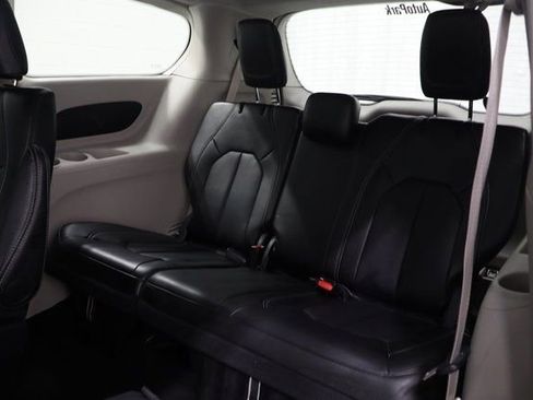 Certified 2024 Chrysler Pacifica Touring-L image 13