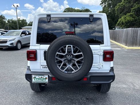 Used 2025 Jeep Wrangler Unlimited Sahara AWD/4WD image 4