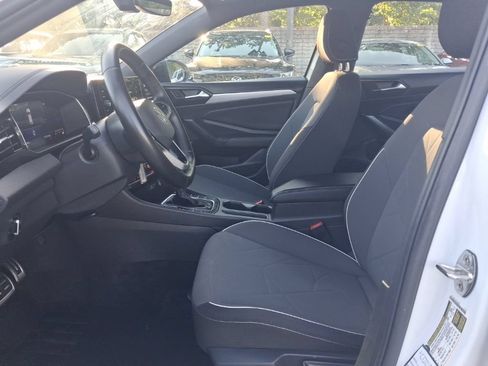 Used 2025 Volkswagen Jetta Sport FWD image 4