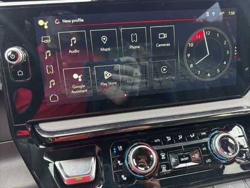 Used 2024 GMC Sierra 1500 AT4 w/ Technology Package AWD/4WD image 17