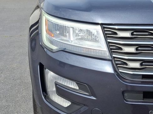 Used 2017 Ford Explorer XLT w/ Equipment Group 202A AWD/4WD image 9